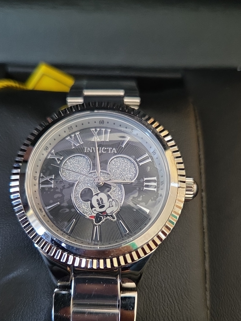 Disney Limited Edition Mickey Mouse Lady
Model 38673 - Ladies Watch Quartz